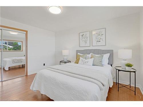 846 Mississauga Valley Boulevard, Mississauga, ON - Indoor Photo Showing Bedroom