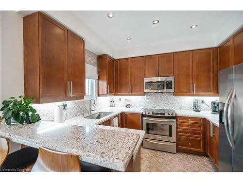 5431 Sundial Road, Burlington, ON - Indoor Photo Showing Kitchen With Upgraded Kitchen