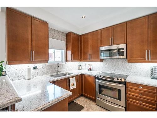 5431 Sundial Road, Burlington, ON - Indoor Photo Showing Kitchen With Upgraded Kitchen