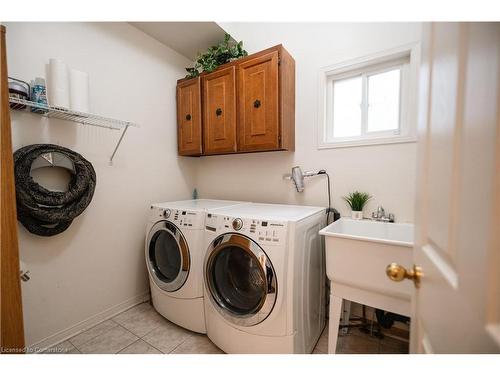 5431 Sundial Road, Burlington, ON - Indoor Photo Showing Laundry Room