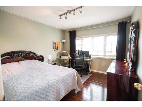 5431 Sundial Road, Burlington, ON - Indoor Photo Showing Bedroom