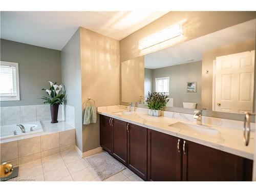 5431 Sundial Road, Burlington, ON - Indoor Photo Showing Bathroom