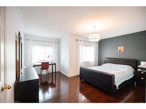 5431 Sundial Road, Burlington, ON - Indoor Photo Showing Bedroom