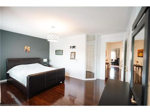 5431 Sundial Road, Burlington, ON - Indoor Photo Showing Bedroom