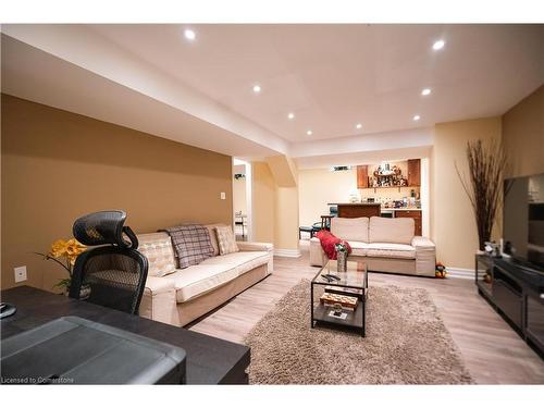 5431 Sundial Road, Burlington, ON - Indoor Photo Showing Living Room