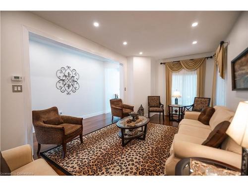 5431 Sundial Road, Burlington, ON - Indoor Photo Showing Living Room