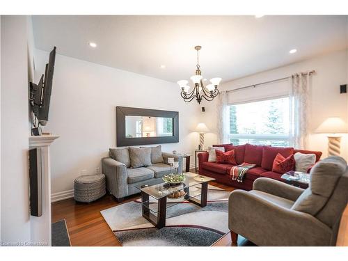 5431 Sundial Road, Burlington, ON - Indoor Photo Showing Living Room