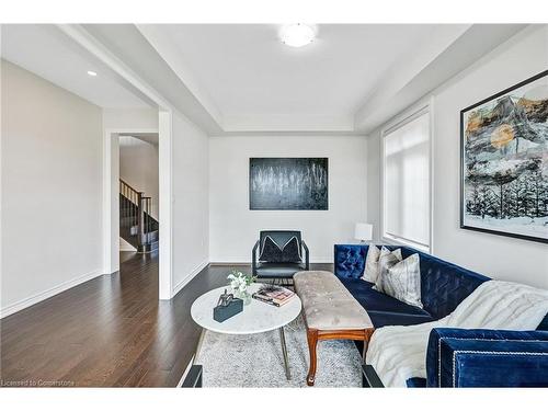 15 Douglas Kemp Crescent, Clarington, ON - Indoor Photo Showing Living Room