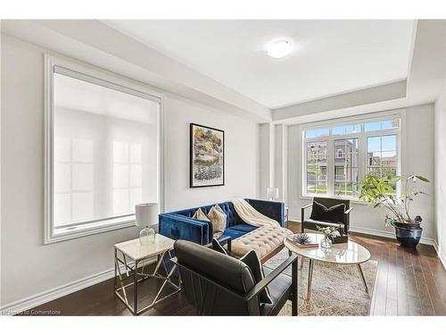 15 Douglas Kemp Crescent, Clarington, ON - Indoor Photo Showing Living Room