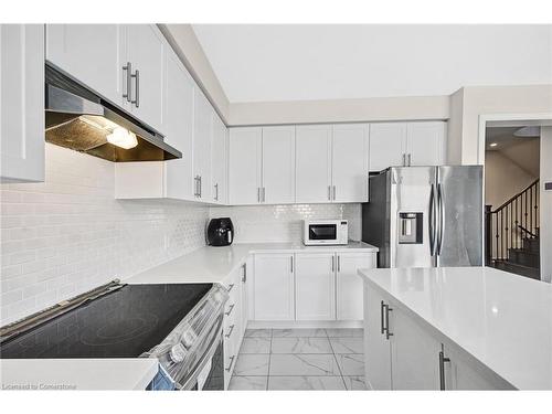 15 Douglas Kemp Crescent, Clarington, ON - Indoor Photo Showing Kitchen With Upgraded Kitchen