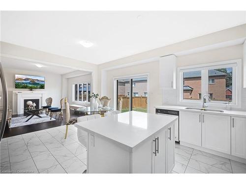 15 Douglas Kemp Crescent, Clarington, ON - Indoor Photo Showing Kitchen