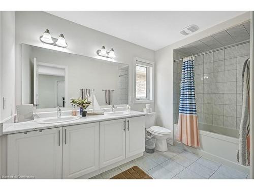 15 Douglas Kemp Crescent, Clarington, ON - Indoor Photo Showing Bathroom