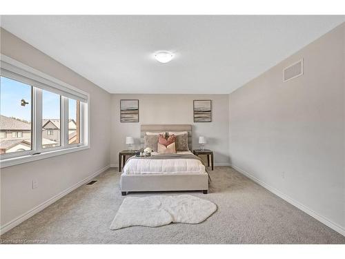 15 Douglas Kemp Crescent, Clarington, ON - Indoor Photo Showing Bedroom