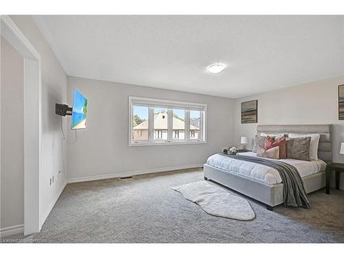 15 Douglas Kemp Crescent, Clarington, ON - Indoor Photo Showing Bedroom