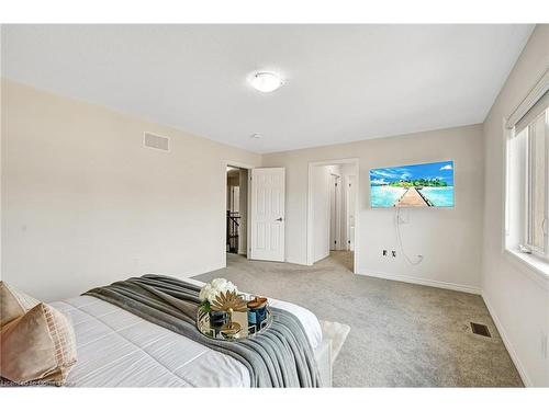 15 Douglas Kemp Crescent, Clarington, ON - Indoor Photo Showing Bedroom