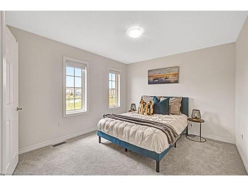 15 Douglas Kemp Crescent, Clarington, ON - Indoor Photo Showing Bedroom