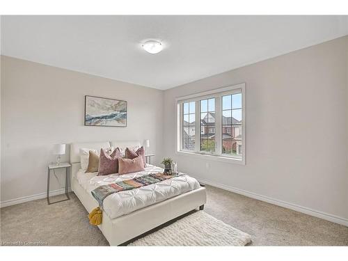 15 Douglas Kemp Crescent, Clarington, ON - Indoor Photo Showing Bedroom