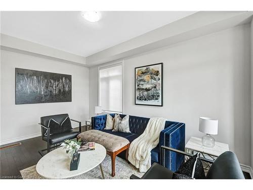 15 Douglas Kemp Crescent, Clarington, ON - Indoor Photo Showing Living Room