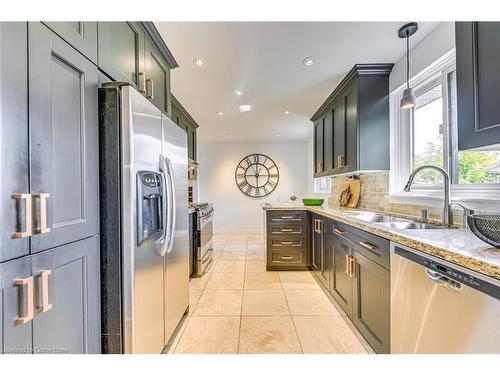 1306 Napier Crescent, Oakville, ON - Indoor Photo Showing Kitchen With Double Sink With Upgraded Kitchen