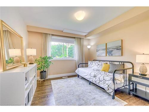 1306 Napier Crescent, Oakville, ON - Indoor Photo Showing Bedroom