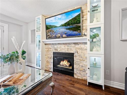 3 Borodino Court, Hamilton, ON - Indoor Photo Showing Living Room With Fireplace