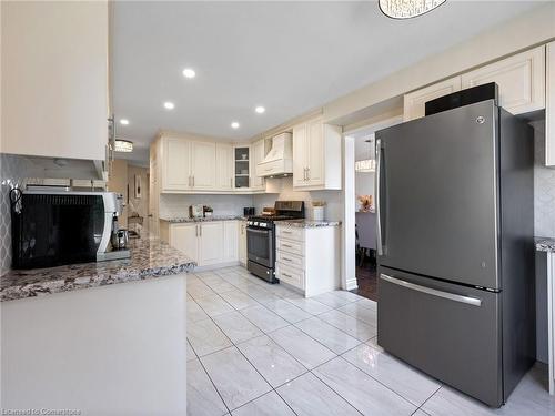 3 Borodino Court, Hamilton, ON - Indoor Photo Showing Kitchen With Stainless Steel Kitchen