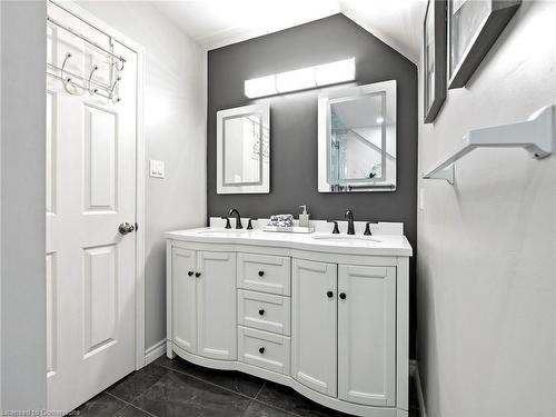 3 Borodino Court, Hamilton, ON - Indoor Photo Showing Bathroom