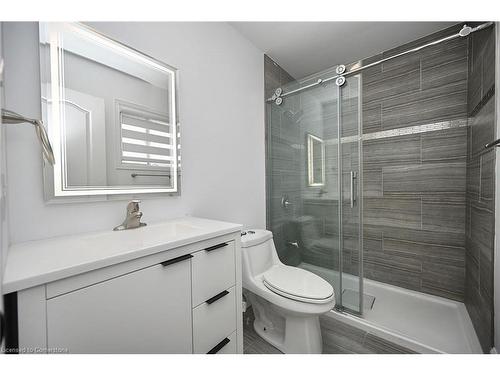 3845 Althorpe Circle, Mississauga, ON - Indoor Photo Showing Bathroom