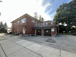 744-746 Queen Street S Kitchener, ON N2M 1A4