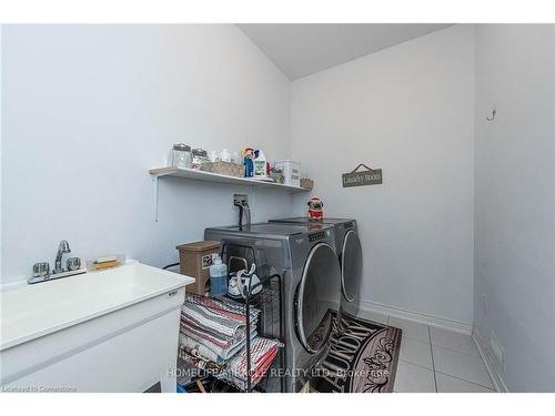 17 Bachelor Street Street, Brampton, ON - Indoor Photo Showing Laundry Room