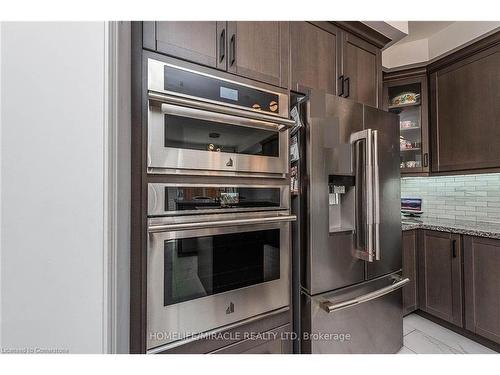 17 Bachelor Street Street, Brampton, ON - Indoor Photo Showing Kitchen With Stainless Steel Kitchen With Upgraded Kitchen