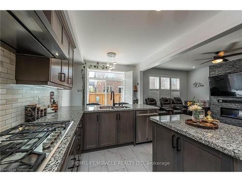 17 Bachelor Street Street, Brampton, ON - Indoor Photo Showing Kitchen With Upgraded Kitchen