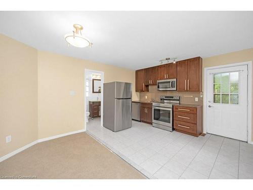 442 Mary Street, Hamilton, ON - Indoor Photo Showing Kitchen