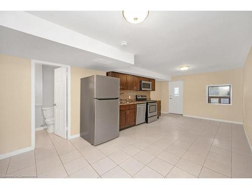 442 Mary Street, Hamilton, ON - Indoor Photo Showing Kitchen