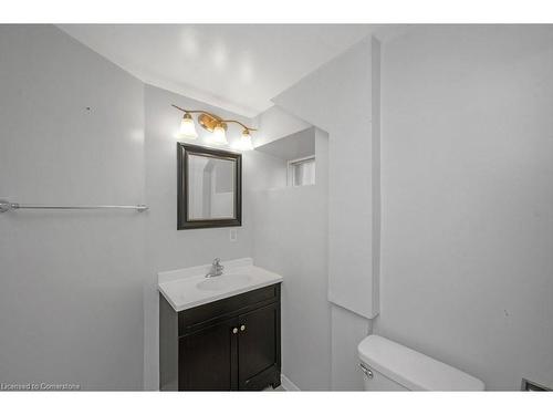 442 Mary Street, Hamilton, ON - Indoor Photo Showing Bathroom