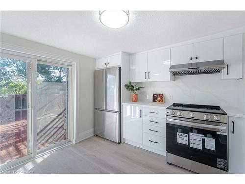 139 Gladstone Avenue, Oshawa, ON - Indoor Photo Showing Kitchen