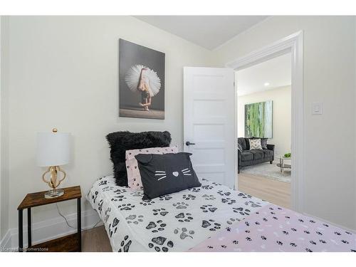 139 Gladstone Avenue, Oshawa, ON - Indoor Photo Showing Bedroom