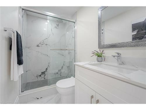 139 Gladstone Avenue, Oshawa, ON - Indoor Photo Showing Bathroom