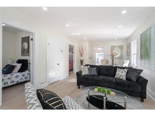 139 Gladstone Avenue, Oshawa, ON - Indoor Photo Showing Living Room