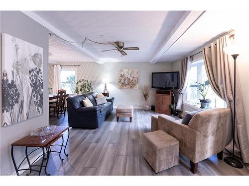 99 Linden Lane, Innisfil, ON - Indoor Photo Showing Living Room