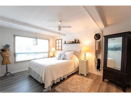 99 Linden Lane, Innisfil, ON - Indoor Photo Showing Bedroom