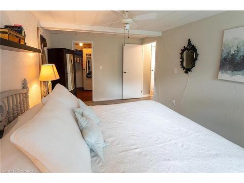 99 Linden Lane, Innisfil, ON - Indoor Photo Showing Bedroom