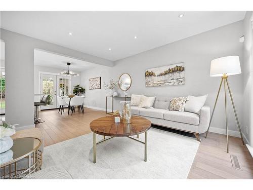 7 Veery Place, Toronto, ON - Indoor Photo Showing Living Room