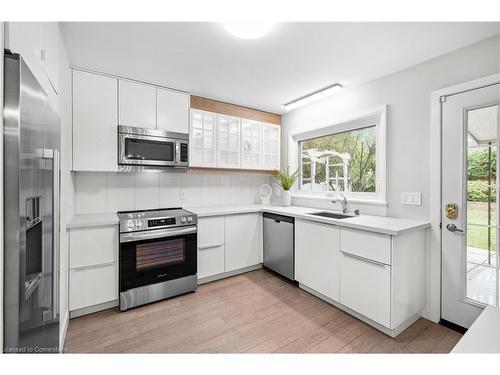 7 Veery Place, Toronto, ON - Indoor Photo Showing Kitchen