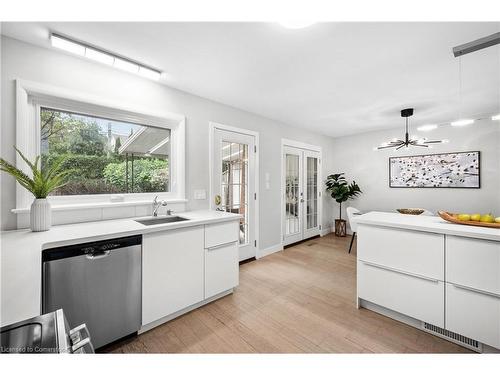 7 Veery Place, Toronto, ON - Indoor Photo Showing Kitchen