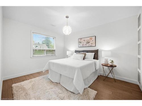 7 Veery Place, Toronto, ON - Indoor Photo Showing Bedroom