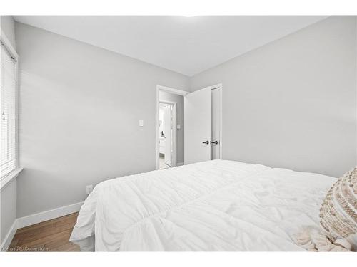 7 Veery Place, Toronto, ON - Indoor Photo Showing Bedroom