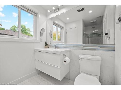 7 Veery Place, Toronto, ON - Indoor Photo Showing Bathroom