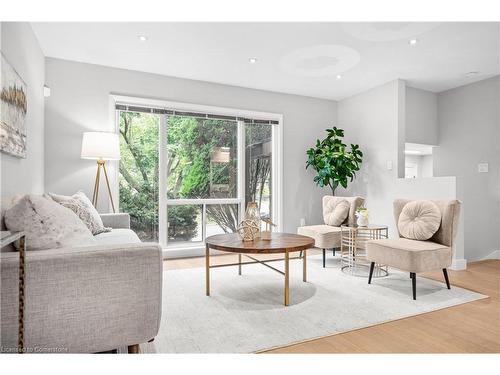 7 Veery Place, Toronto, ON - Indoor Photo Showing Living Room