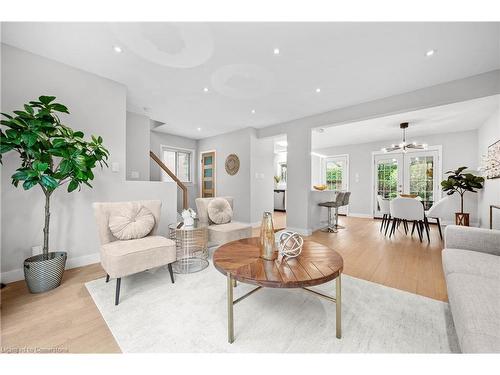 7 Veery Place, Toronto, ON - Indoor Photo Showing Living Room